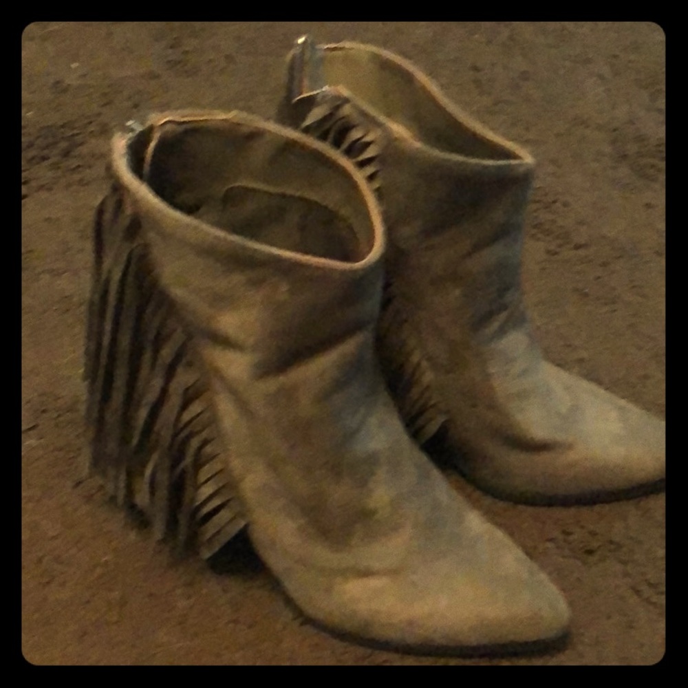 Size 8 tan suede fringe boots only worn once
